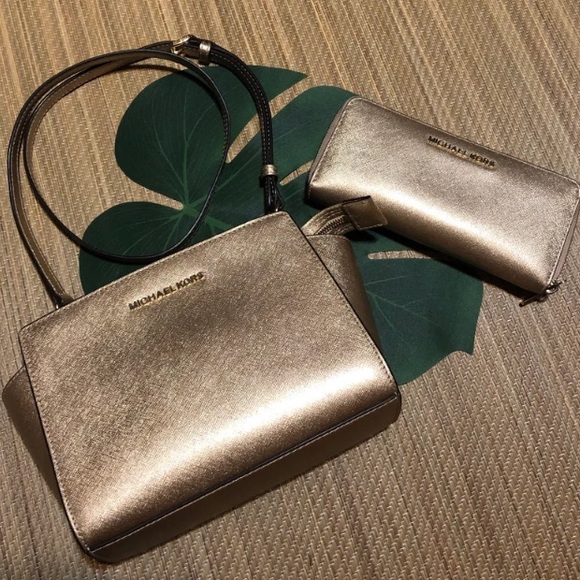 Michael Kors Handbags - Michael Kors Wallet